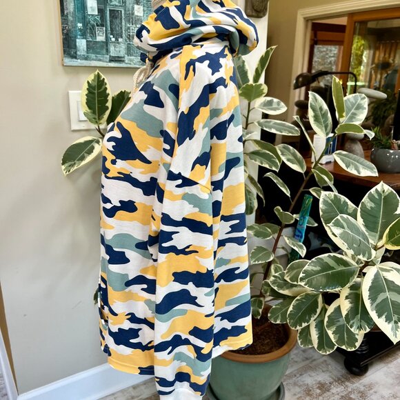 Comfortable Secret Treasures Hoodie & Shorts - Picture 7 of 13